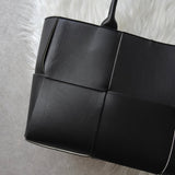 ボッテガ ヴェネタ アルコ マキシイントレチャート トートバッグ ブラック - NEWSED