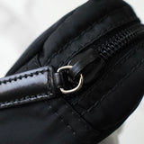 プラダ テスートナイロン / レザー 三角プレート ポーチ ブラック - NEWSED