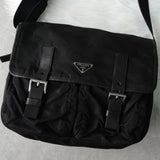 プラダ トライアングルロゴ ナイロン / レザー ショルダーバッグ メッセンジャーバッグ ブラック - NEWSED