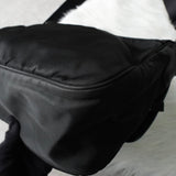 プラダ トライアングルロゴ ナイロン / レザー ショルダーバッグ メッセンジャーバッグ ブラック - NEWSED