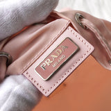 プラダ テスート ポコノ ナイロン 巾着バッグ ポーチ 三角プレート パステルピンク - NEWSED