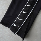 ナイキ ロゴ サイドライン トラックパンツ ブラック - NEWSED