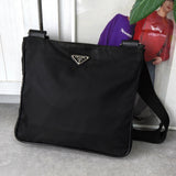 プラダ ポコノ テスート ナイロン 三角プレート ショルダーバッグ ブラック - NEWSED