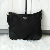 プラダ ポコノ テスート ナイロン / レザー トライアングルロゴ ショルダーバッグ ブラック - NEWSED