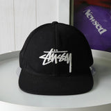 ステューシー ロゴ キャップ ブラック - NEWSED