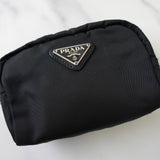 プラダ テスートナイロン / レザー 三角プレート ポーチ ブラック - NEWSED