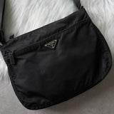 プラダ ポコノ テスートナイロン / レザー 三角プレート ショルダーバッグ ブラック - NEWSED