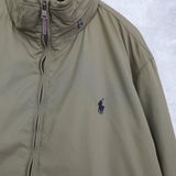 ポロ ラルフローレン ロゴ 裏地フリース 収納フード ナイロンジャケット ブルゾン カーキ - NEWSED