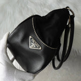 プラダ ポコノ テスート ナイロン レザー ワンショルダーバッグ 三角プレート トライアングルロゴ ブラック - NEWSED