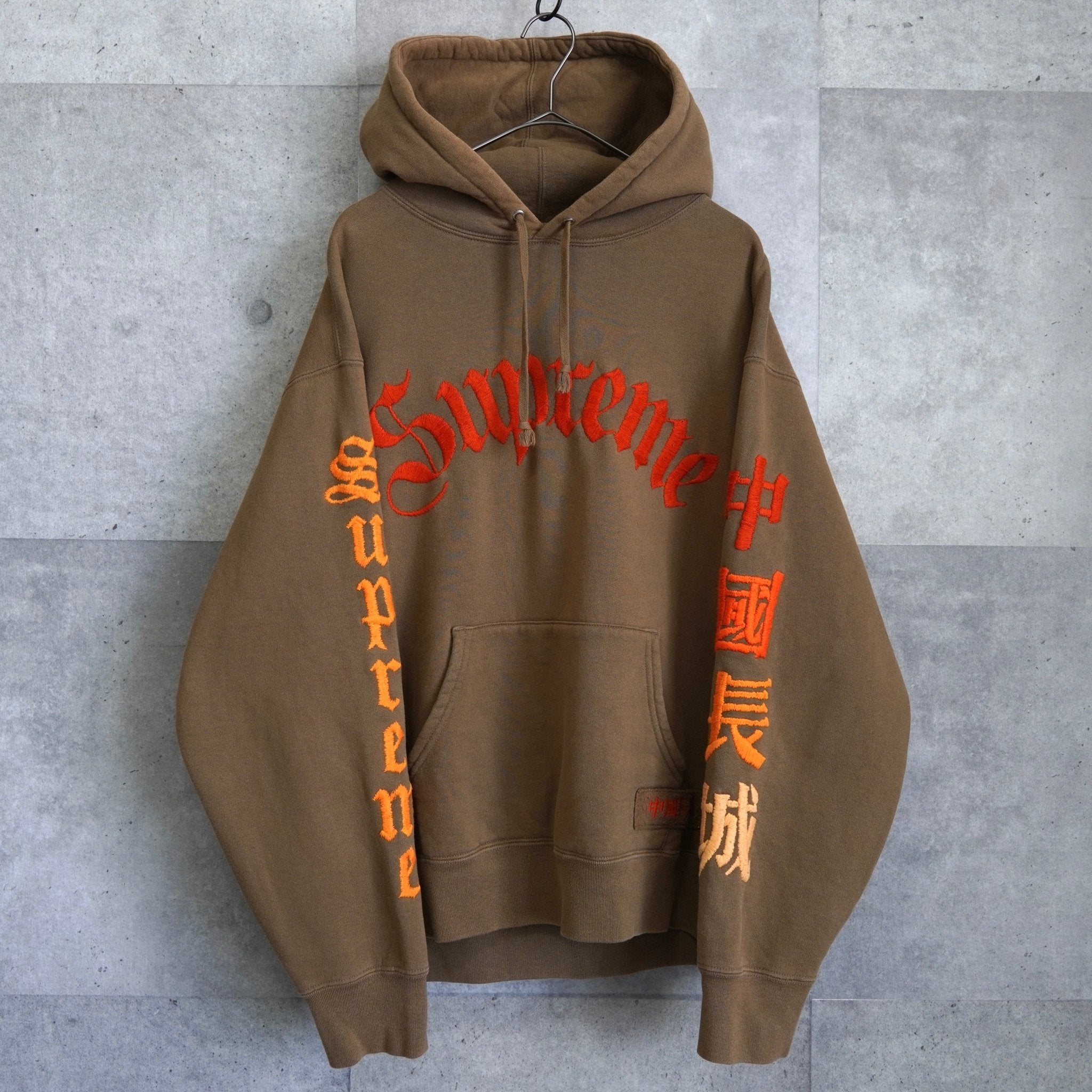 851【即完注意】シュプリーム☆ワッペン刺繍入りパーカー　Lサイズ　激レア 851【即完注意】シュプリーム☆ワッペン刺繍入りパーカー Lサイズ 激レア