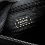 プラダ ポコノ テスートナイロン / レザー 三角プレート ショルダーバッグ ブラック - NEWSED