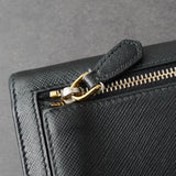 プラダ サフィアーノレザー 二つ折り長財布 ゴールド ブラック ギャランティーカード 箱付き - NEWSED