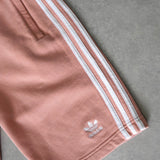 アディダス トレフォイルロゴ ショート スウェットパンツ サーモンピンク - NEWSED