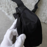 プラダ ポコノ テスート ナイロン 三角プレート ミニ ショルダーバッグ ブラック - NEWSED