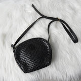 フェンディ 編み込み レザー ショルダーバッグ ポシェット 自立型 ブラック - NEWSED