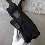 プラダ ポコノ テスート ナイロン 三角プレート ミニ ショルダーバッグ ブラック - NEWSED