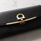 サルバトーレ フェラガモ ガンチーニ レザー 長財布 ブラック パスケース付き 箱付き - NEWSED