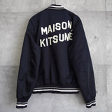 メゾン キツネ カレッジロゴ バックロゴ ワッペン スタジャン ネイビー/ホワイト - NEWSED