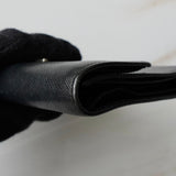 プラダ トライアングルロゴ サフィアーノ レザー 三つ折り財布 ブラック - NEWSED