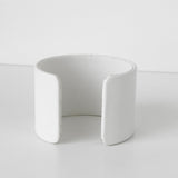 エムエムシックス メゾン マルジェラ レザー カレンダーロゴ バングル ホワイト - NEWSED