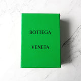 ボッテガ ヴェネタ イントレチャート マキシイントレチャート カセット 二つ折り財布 コンパクトウォレット グリーン 箱付き - NEWSED