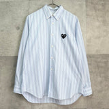 プレイ コムデギャルソン ハートロゴ ストライプ柄 長袖シャツ ブルー - NEWSED