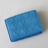 ボッテガ・ヴェネタ イントレチャート レザー 三つ折り財布 ライトブルー 箱付き - NEWSED