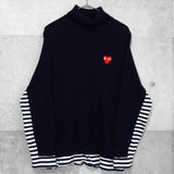 プレイ コムデギャルソン ハートロゴ タートルネック ボーダー柄 異素材切り替え ニット ネイビー - NEWSED