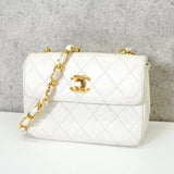 シャネル ターンロック ミニミニマトラッセ ラムスキン チェーンショルダーバッグ ホワイト - NEWSED