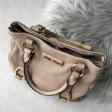 ミュウミュウ ロゴ レザー ハンドバッグ ベージュ レディース - NEWSED