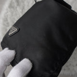 プラダ テスート ポコノ ナイロン 巾着バッグ ポーチ 三角プレート ブラック - NEWSED