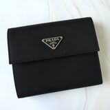 プラダ トライアングルロゴ ナイロン 三つ折り財布 ブラック 箱付き - NEWSED