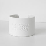 エムエムシックス メゾン マルジェラ レザー カレンダーロゴ バングル ホワイト - NEWSED