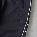 ナイキ ロゴ サイドライン トラックパンツ ブラック - NEWSED