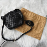 フェンディ 編み込み レザー ショルダーバッグ ポシェット 自立型 ブラック - NEWSED