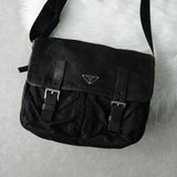 プラダ トライアングルロゴ ナイロン / レザー ショルダーバッグ メッセンジャーバッグ ブラック - NEWSED
