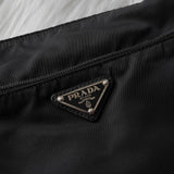 プラダ ポコノ テスートナイロン / レザー 三角プレート ショルダーバッグ ブラック - NEWSED