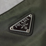 プラダ ポコノ テスート ナイロン 三角プレート トートバッグ ハンドバッグ カーキ - NEWSED