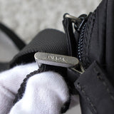 プラダ ポコノ テスート ナイロン 三角プレート ミニ ショルダーバッグ ブラック - NEWSED