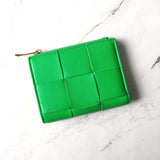 ボッテガ ヴェネタ イントレチャート マキシイントレチャート カセット 二つ折り財布 コンパクトウォレット グリーン 箱付き - NEWSED