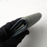 メゾン マルジェラ 四つタグ レザー 二つ折り財布 コンパクトウォレット カーキ 箱付き - NEWSED