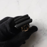 サルバトーレ フェラガモ ヴァラリボン キャンバス バレッタ 髪留め ブラック / シルバー 箱付き - NEWSED