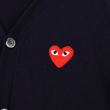 プレイ コム デ ギャルソン ハートロゴ カーディガン ネイビー - NEWSED