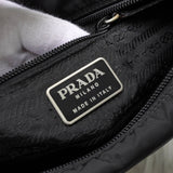 プラダ ポコノ テスート ナイロン 三角プレート ショルダーバッグ メッセンジャーバッグ ブラック - NEWSED