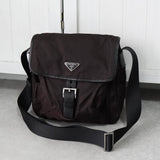 プラダ テスート / レザー ショルダーバッグ 三角プレート トライアングルロゴ ブラウン / ブラック - NEWSED