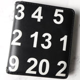 メゾン マルジェラ カレンダーロゴ レザー 二つ折り財布 コンパクトウォレット ブラック 箱付き - NEWSED