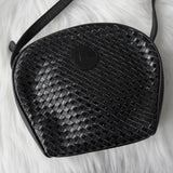 フェンディ 編み込み レザー ショルダーバッグ ポシェット 自立型 ブラック - NEWSED