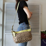 コーチ シグネチャー キャンバス ショルダーバッグ ベージュ / グリーン - NEWSED