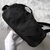 プラダ ポコノ テスート ナイロン 三角プレート ショルダーバッグ メッセンジャーバッグ ブラック - NEWSED