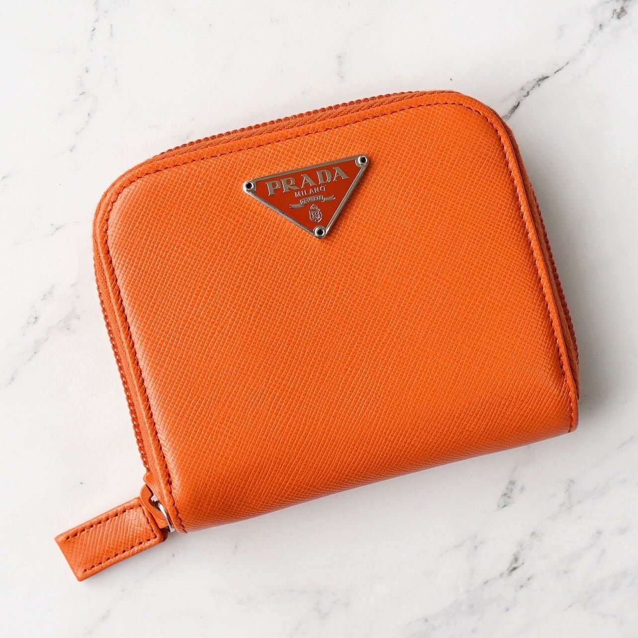 プラダ サフィアーノ ラウンドジッパー コインケース PRADA/プラダ】 サフィアーノ トラベルキーリング コインケース